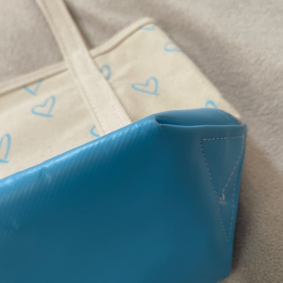 Steele Canvas small tote with blue hearts and long straps - Picture 5 of 12